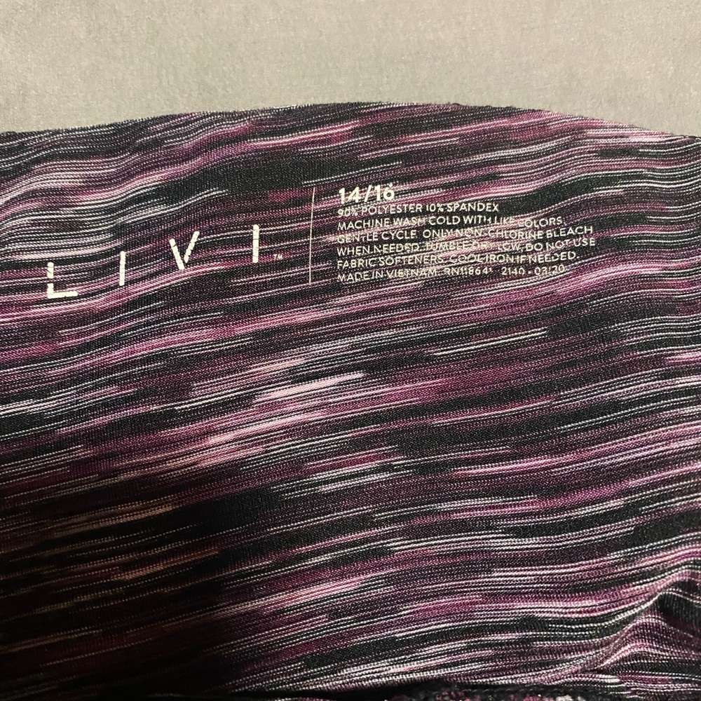 Livi capri yoga pants - Picture 5 of 5